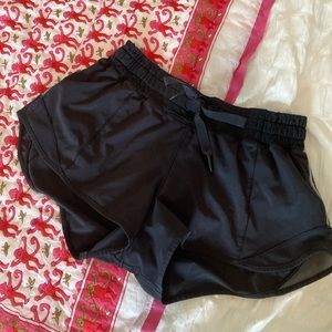 Lululemon! Low rise hotty hot shorts! 2.5 inseam size 4!